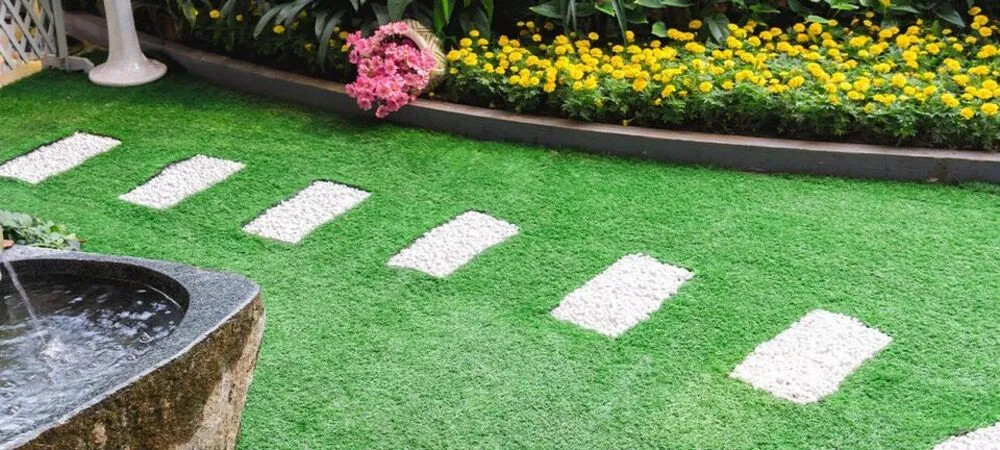 Can Bugs Live in Fake Grass?